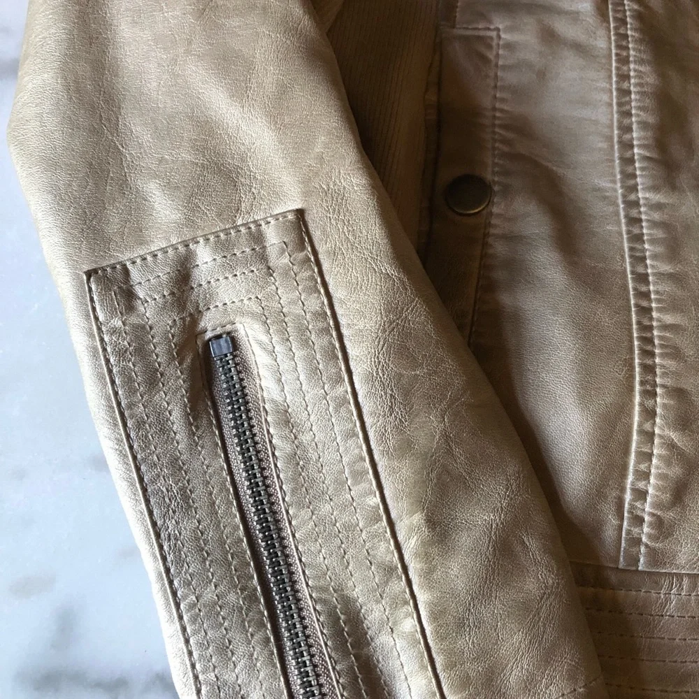 ♦️ Faux Leather Jacket - Picture 2 of 7